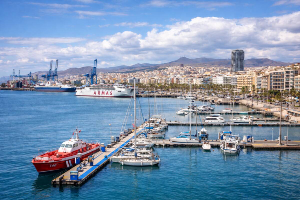 Zehnjährige Haftstrafe für Besatzung eines Drogen-Schiffes in Spanien auf Gran Canaria (Hafen)
