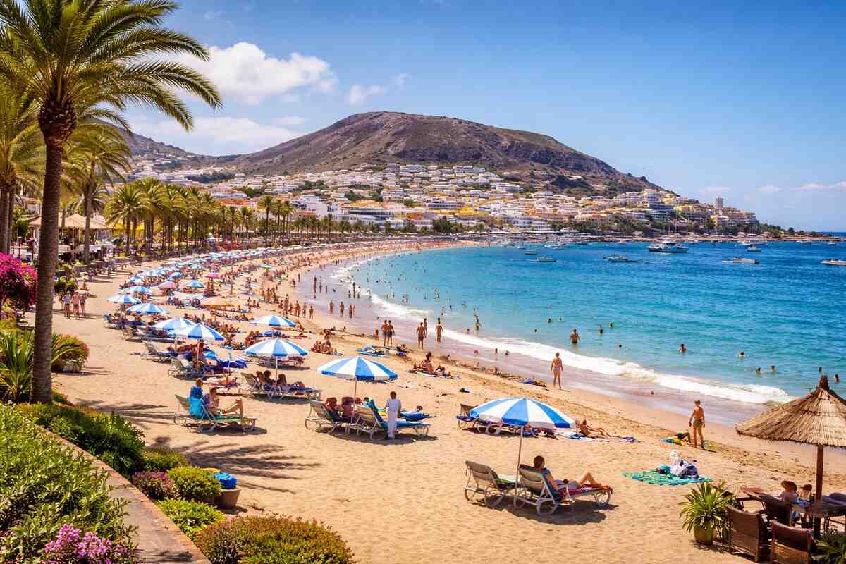Händler in Süd-Teneriffa fordern mehr Sicherheit gegen steigende Kriminalität auf Teneriffa (Strand)
