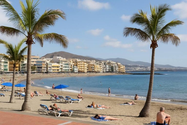Kanarische Inseln werben mit mildem Sommerklima bei 26 Grad gegen Hitze in Spanien