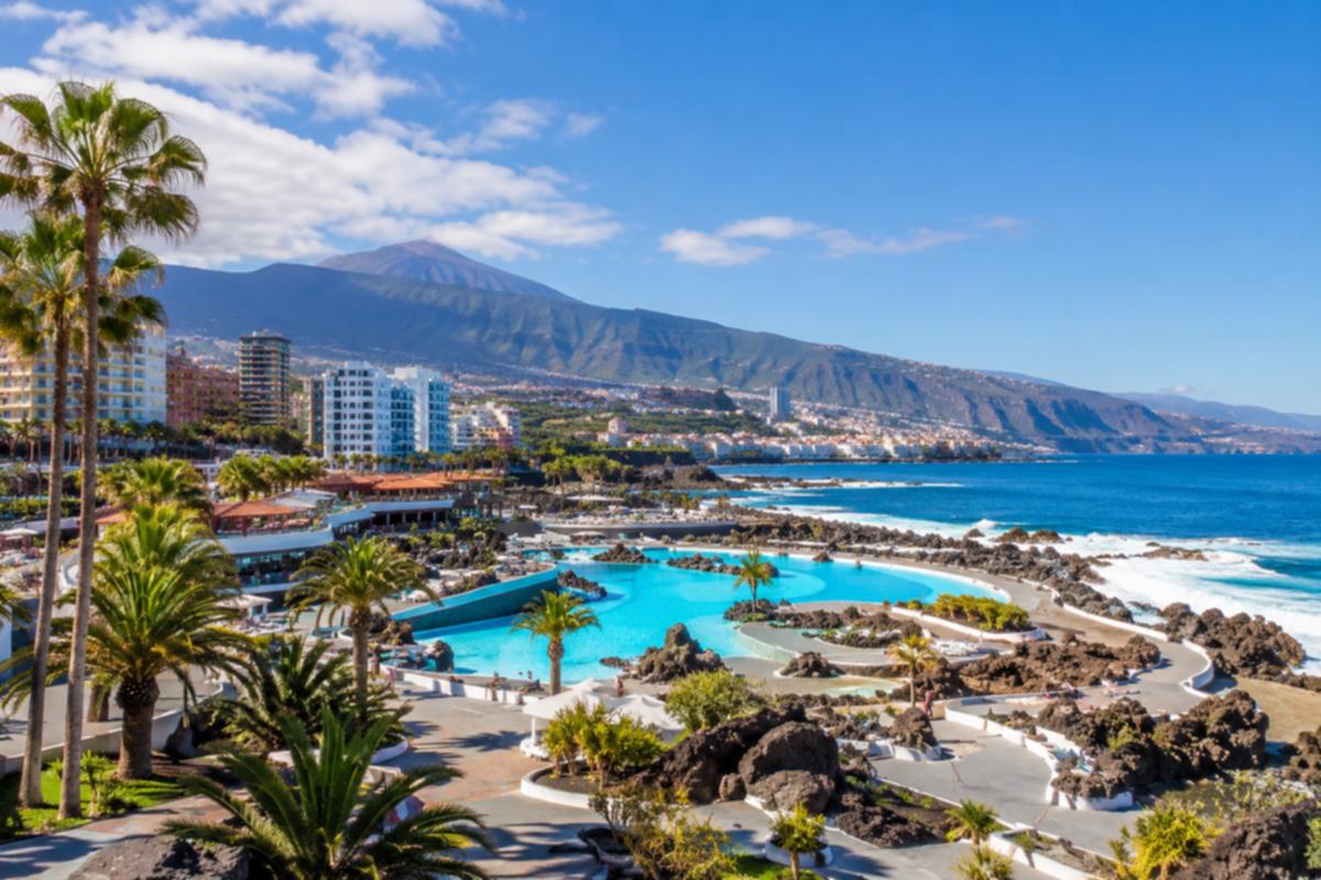 Reinigungsaktion am Strand von Martiánez in Puerto de la Cruz auf Teneriffa (Playa Martianez)
