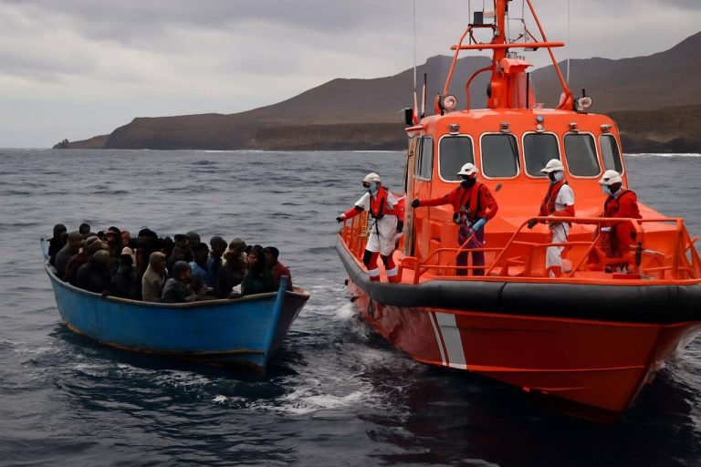 Dramatischer Seenotfall vor Gran Canaria: Zwei Männer übernachten auf offener See