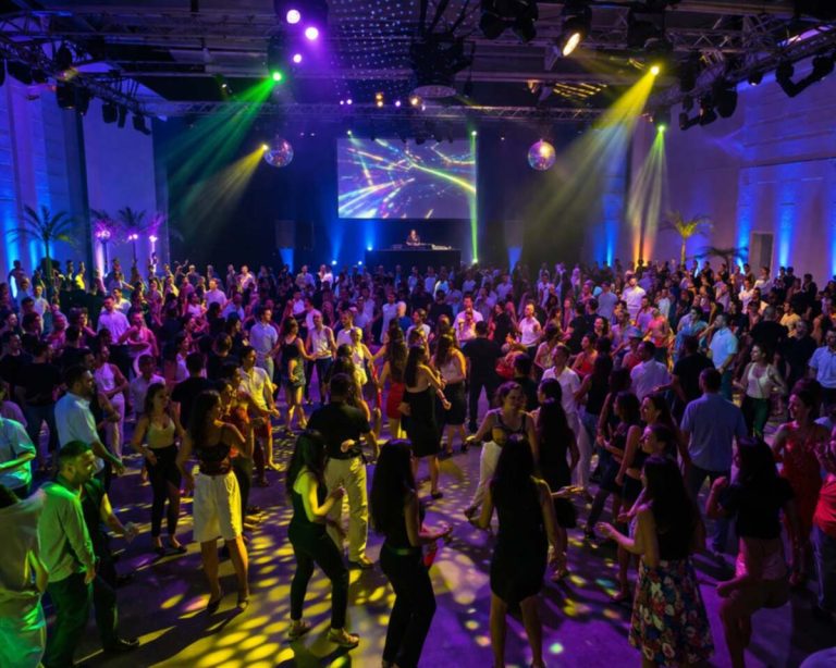 Wiederaufnahme von Tanzveranstaltungen für Senioren in Arrecife